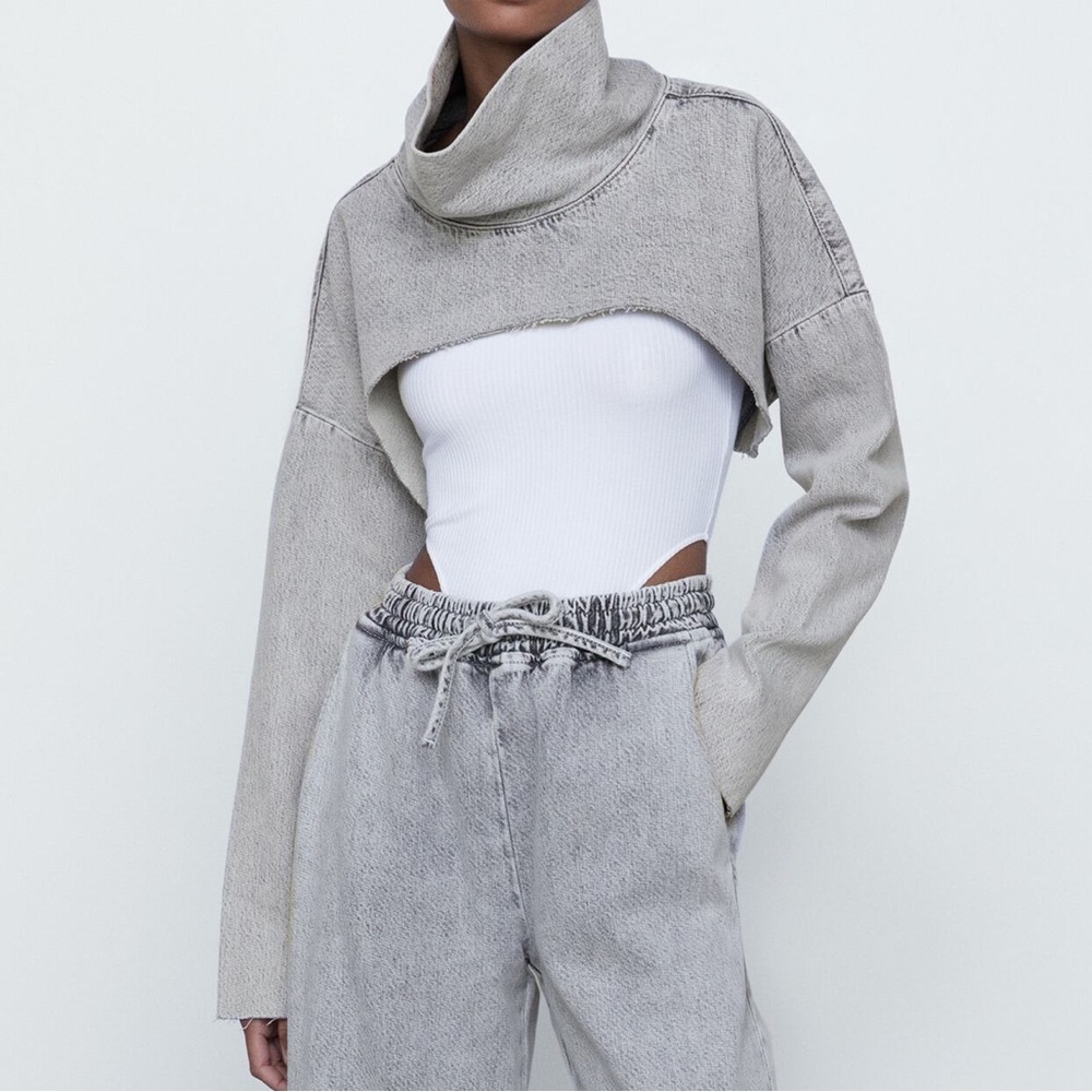 Crop top gray arm covers